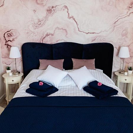 Apartament Bella Rosa Z Podziemnym Parkingiem เคียลเซ ภายนอก รูปภาพ