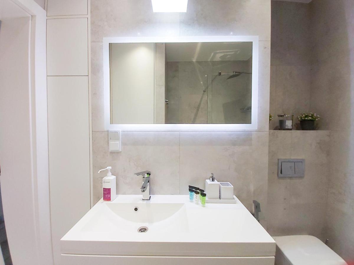 Apartament Bella Rosa Z Podziemnym Parkingiem เคียลเซ ภายนอก รูปภาพ