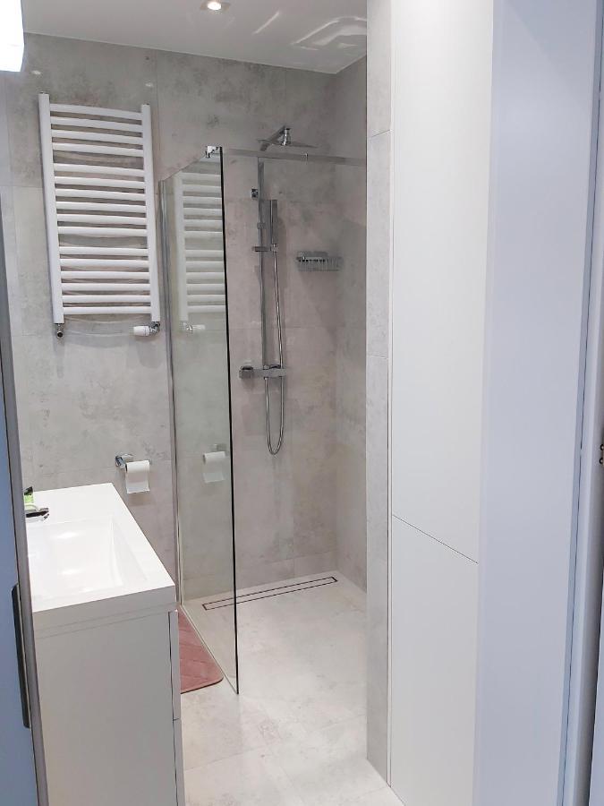 Apartament Bella Rosa Z Podziemnym Parkingiem เคียลเซ ภายนอก รูปภาพ